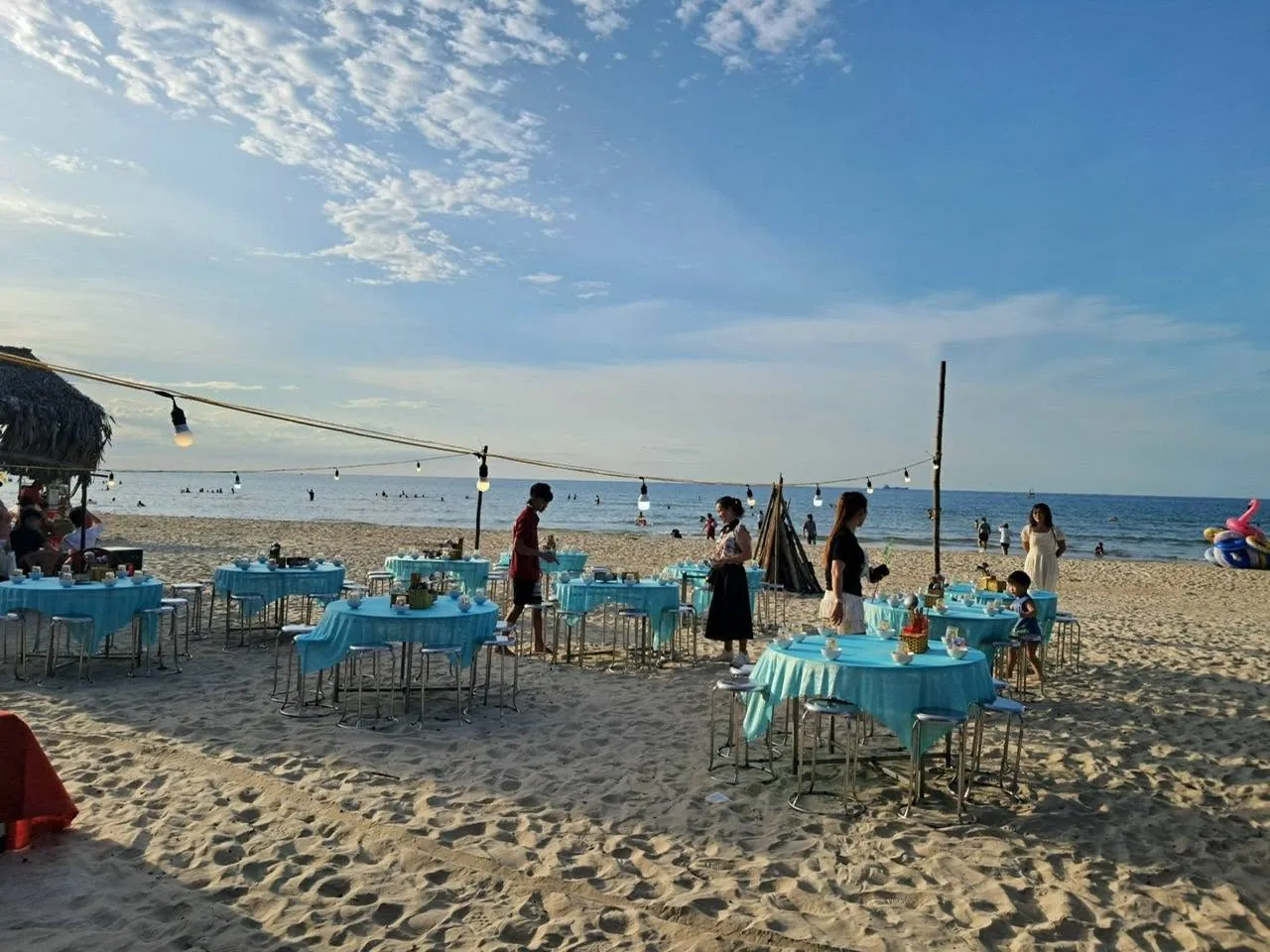 Tiệc bên bãi biển tại Sao Băng